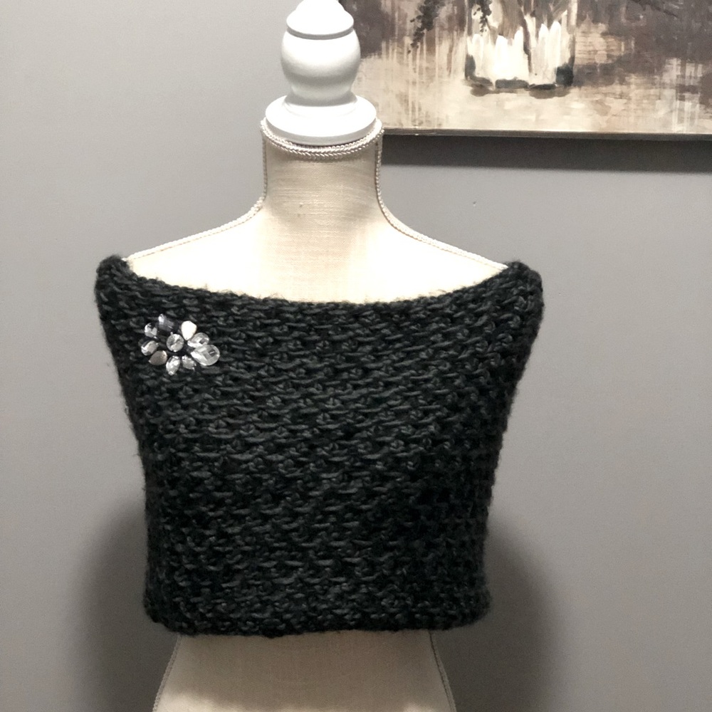 NWT WOMENS CROCHET SCOOP SCARF